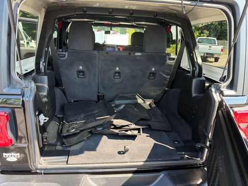 Used 2019 Jeep Wrangler Unlimited Rubicon w/ Steel Bumper Group AWD/4WD image 14