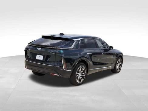 New 2026 Cadillac Lyriq Luxury AWD/4WD image 4