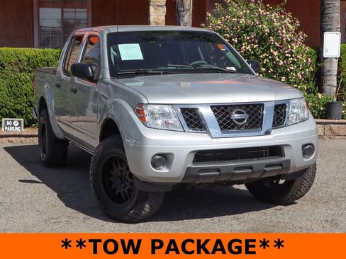 Used 2019 Nissan Frontier SV image 2