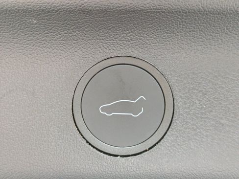 Used 2024 Tesla Model Y Long Range AWD/4WD image 11
