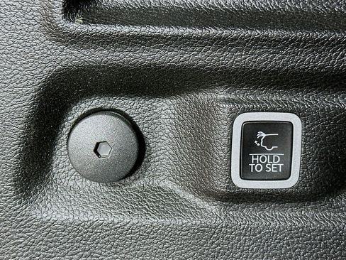 Used 2023 Jeep Grand Cherokee L Limited image 31