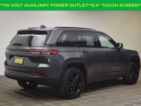 Used 2023 Jeep Grand Cherokee Altitude image 8