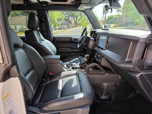 Used 2025 Ford Bronco Badlands image 48