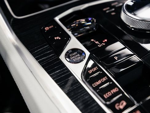 Used 2024 BMW X6 xDrive40i w/ Executive Package image 15