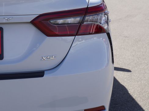 Used 2022 Toyota Camry XSE FWD image 10