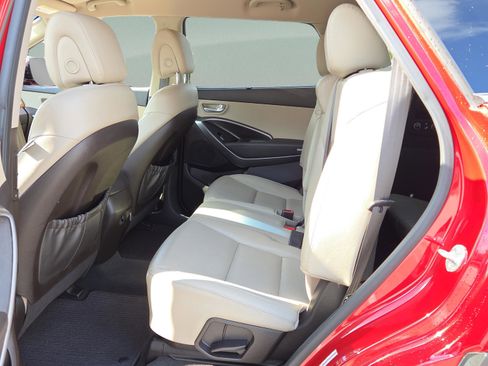 Used 2014 Hyundai Santa Fe GLS image 19