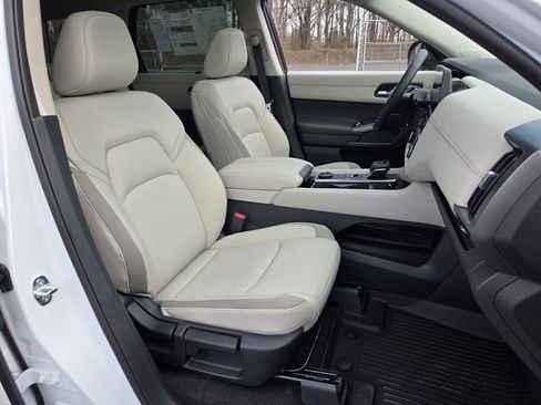 New 2026 Nissan Pathfinder SL w/ SL Premium Package AWD/4WD image 11