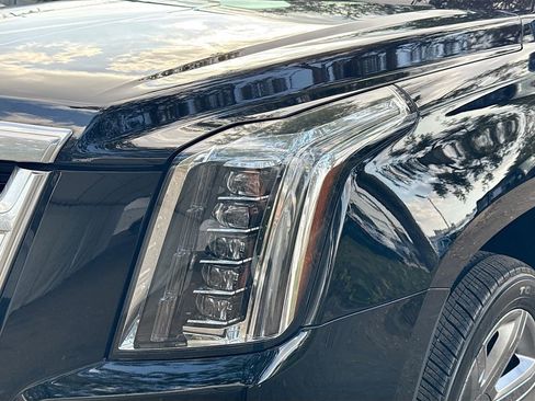 Used 2019 Cadillac Escalade Premium Luxury image 9