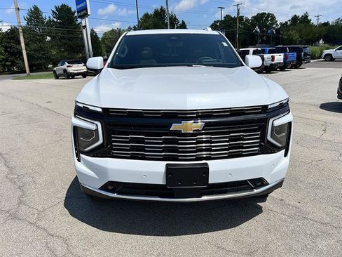 New 2026 Chevrolet Suburban High Country AWD/4WD image 9