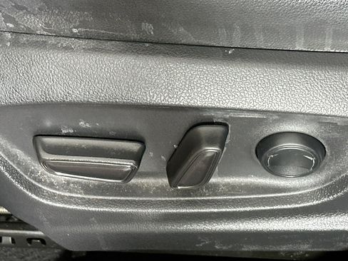 Used 2023 Toyota Corolla Cross XLE image 13