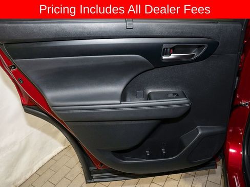 Used 2025 Toyota Highlander XSE AWD/4WD image 13
