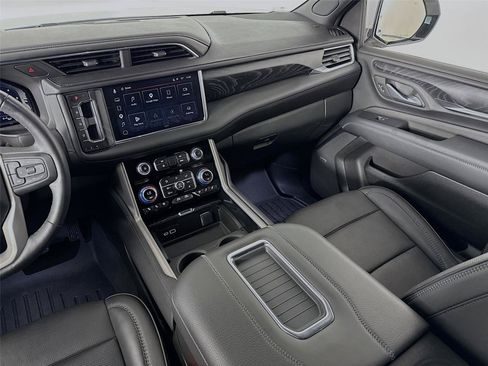 Used 2024 GMC Yukon Denali w/ Advanced Technology Package AWD/4WD image 26