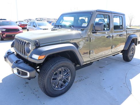 New 2026 Jeep Gladiator Sport AWD/4WD image 11