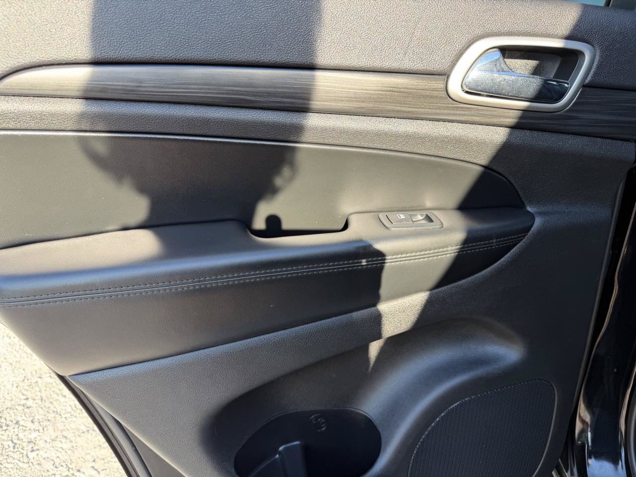 Used 2019 Jeep Grand Cherokee Altitude RWD image 14