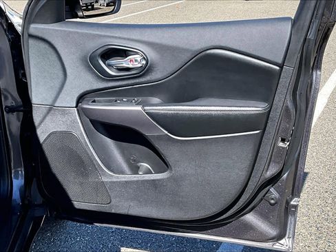 Used 2019 Jeep Cherokee Latitude Plus FWD image 20