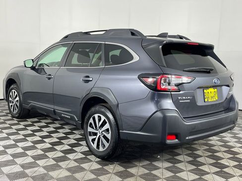 Used 2024 Subaru Outback Premium AWD/4WD image 8