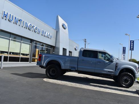Used 2025 Ford F450 Lariat w/ FX4 Off-Road Package image 3