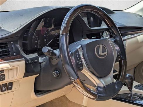 Used 2015 Lexus ES 350 w/ Ultra Luxury Package FWD image 3