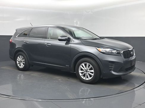 Used 2020 Kia Sorento LX image 1