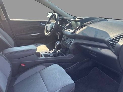 Used 2018 Ford Escape SE w/ SE Sync 3 Package FWD image 3
