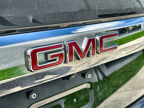 Used 2024 GMC Yukon SLT image 16