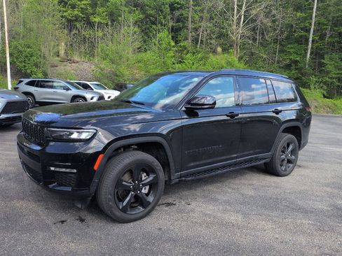 Used 2024 Jeep Grand Cherokee L Limited w/ Black Appearance Package AWD/4WD image 23