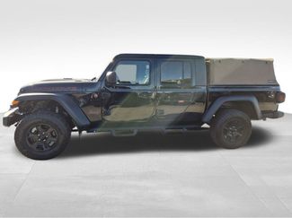 Used 2025 Jeep Gladiator Mojave w/ Convenience Group AWD/4WD video 3