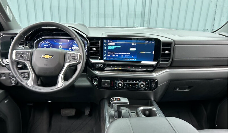 Used 2023 Chevrolet Silverado 1500 LTZ w/ Technology Package AWD/4WD image 5