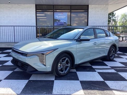 Used 2025 Kia K4 LXS image 2