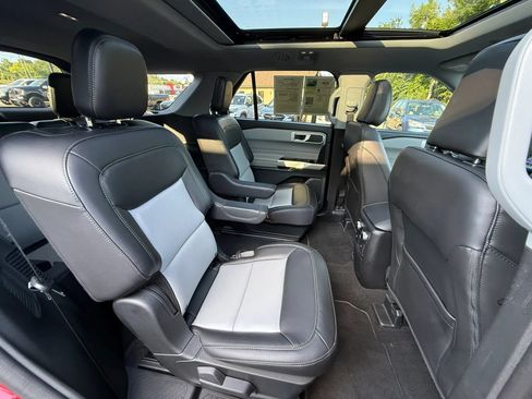 Used 2024 Ford Explorer XLT w/ Equipment Group 202A AWD/4WD image 29