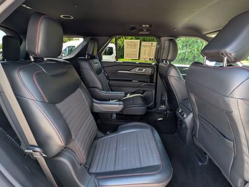 Used 2025 Ford Explorer ST-Line AWD/4WD image 34