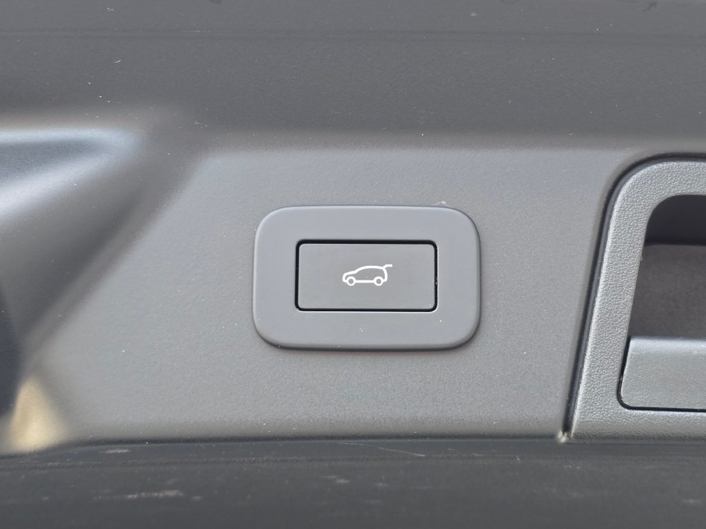 Certified 2025 Land Rover Range Rover Velar S AWD/4WD image 13