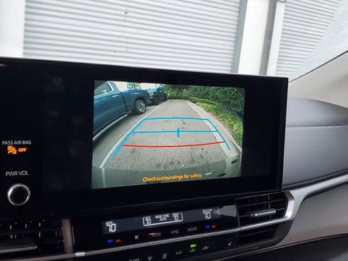 Used 2026 Toyota Sienna XLE FWD image 21