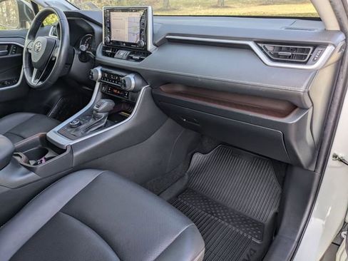 Used 2021 Toyota RAV4 Limited image 27