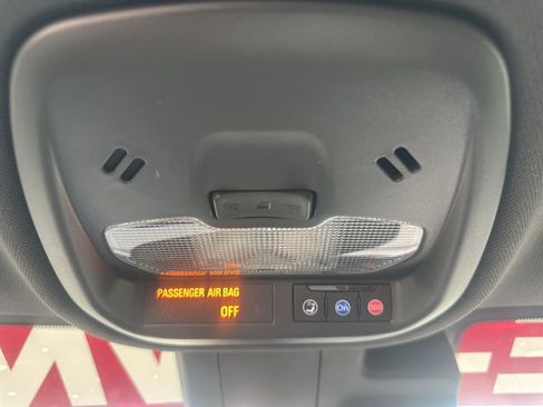 Used 2025 Buick Envista Preferred image 19