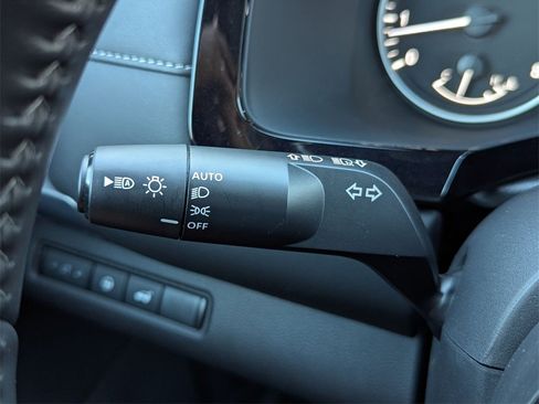 Used 2024 Nissan Pathfinder SL w/ SL Premium Package image 23