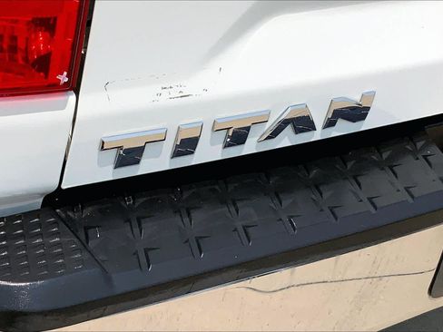 Used 2017 Nissan Titan SV RWD image 30