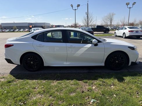 Used 2025 Toyota Camry SE image 5