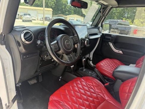 Used 2015 Jeep Wrangler Unlimited Rubicon w/ Dual Top Group AWD/4WD image 10
