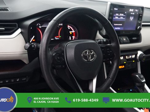 Used 2022 Toyota RAV4 Limited FWD image 18