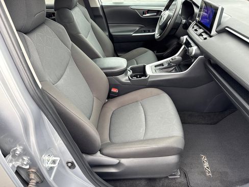 Used 2024 Toyota RAV4 XLE FWD image 13