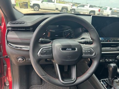 Used 2025 Jeep Compass Trailhawk AWD/4WD image 12