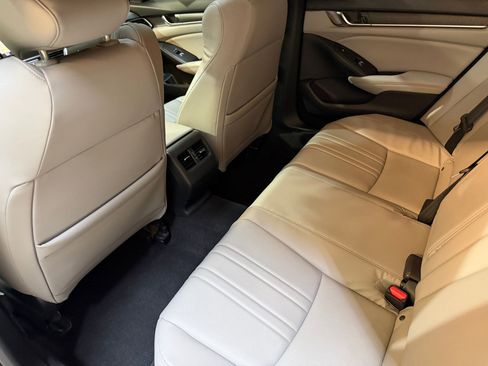 Used 2018 Honda Accord Touring image 38