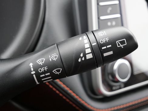 Used 2019 Nissan Kicks SR w/ SR Premium Package image 33