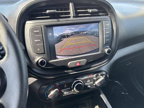 Used 2025 Kia Soul LX w/ LX Technology Package FWD image 24