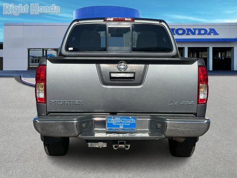 Used 2018 Nissan Frontier SV image 6