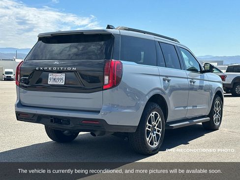 Used 2025 Ford Expedition Active AWD/4WD image 6