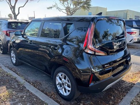 Certified 2025 Kia Soul LX image 2