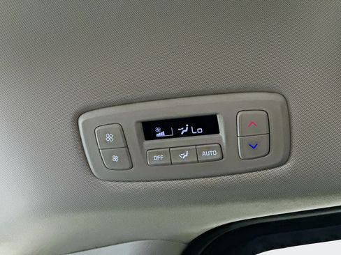 Used 2026 Kia Carnival FWD image 26