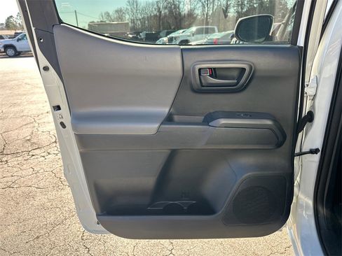 Used 2016 Toyota Tacoma SR image 22